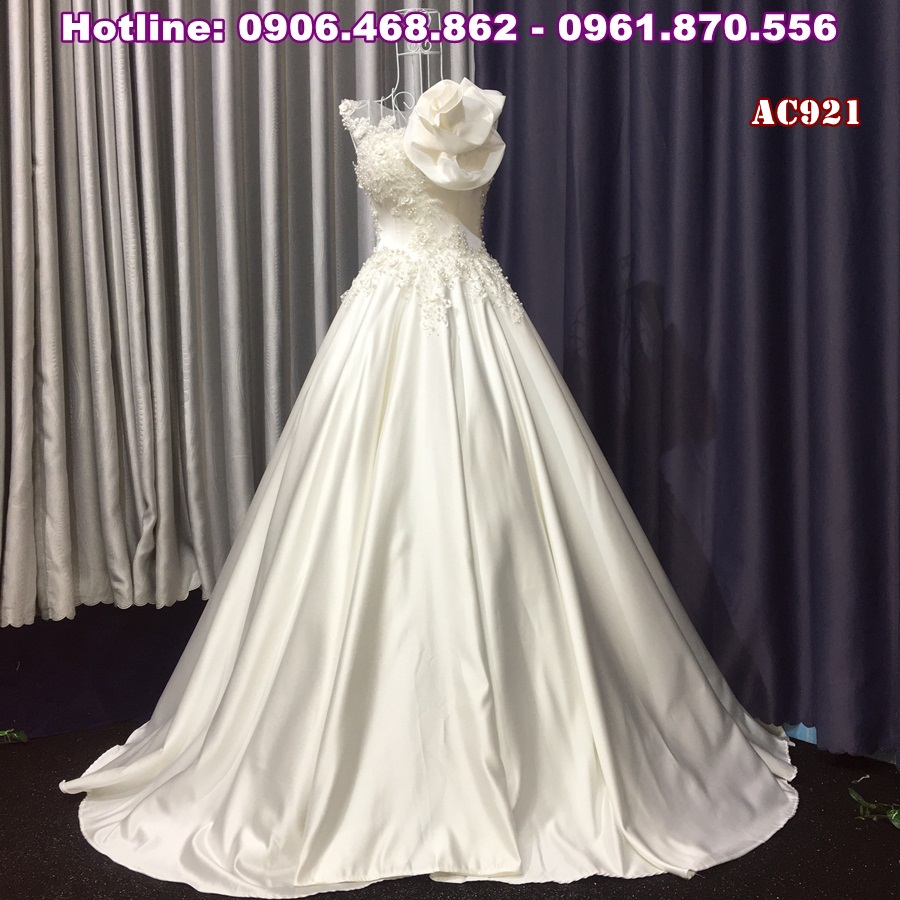 Kiến thức cần biết khi mua vải may váy cưới ở Hà Nội